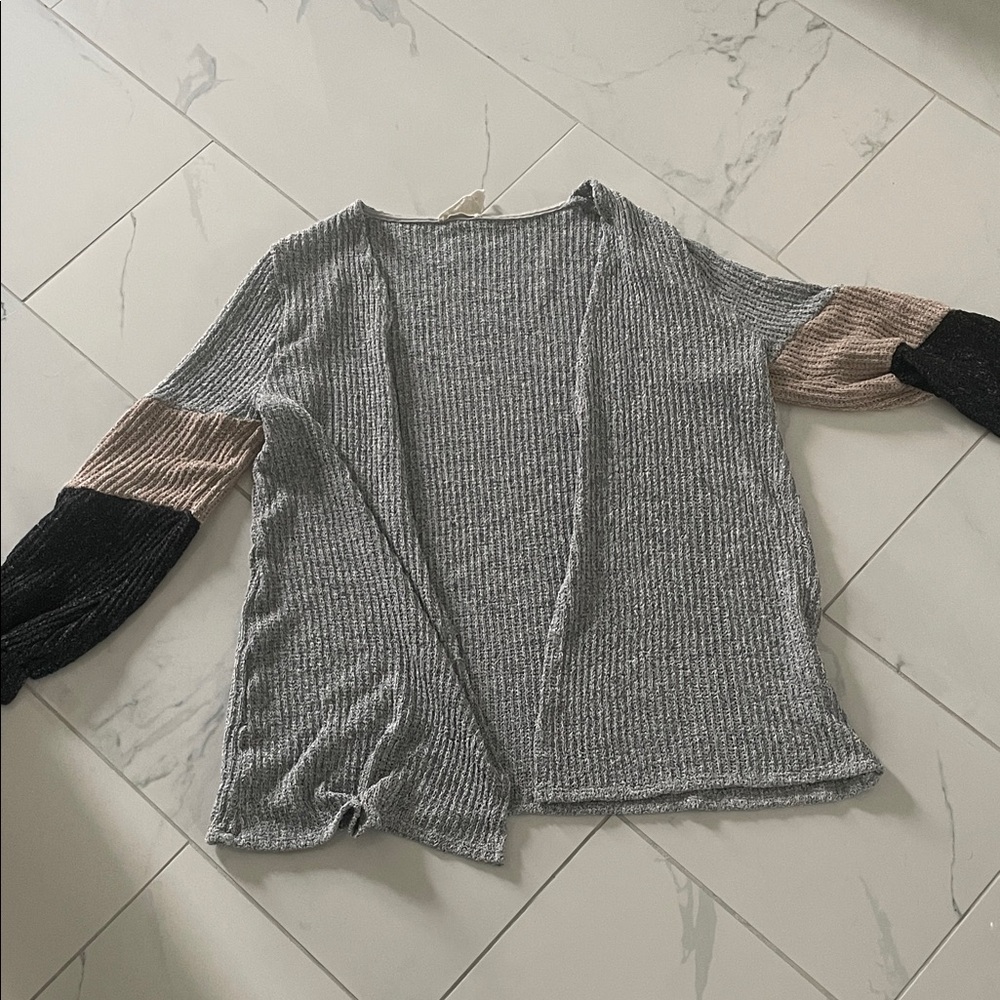 Fantastic Fawn Lightweight Gray Open-Front Cardigan with Tan and Black Sleeve